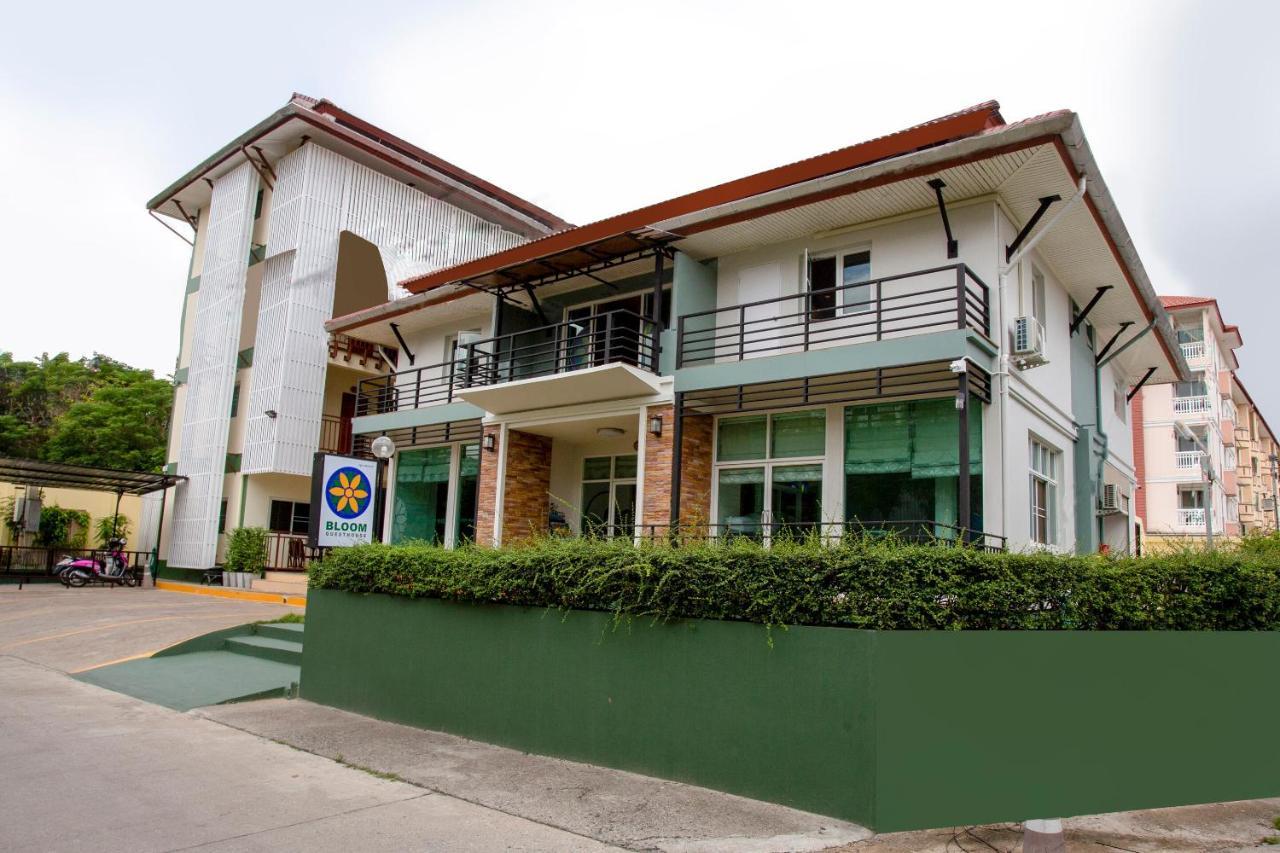 Oyo 1053 Bloom Guest House Chiang Mai Esterno foto